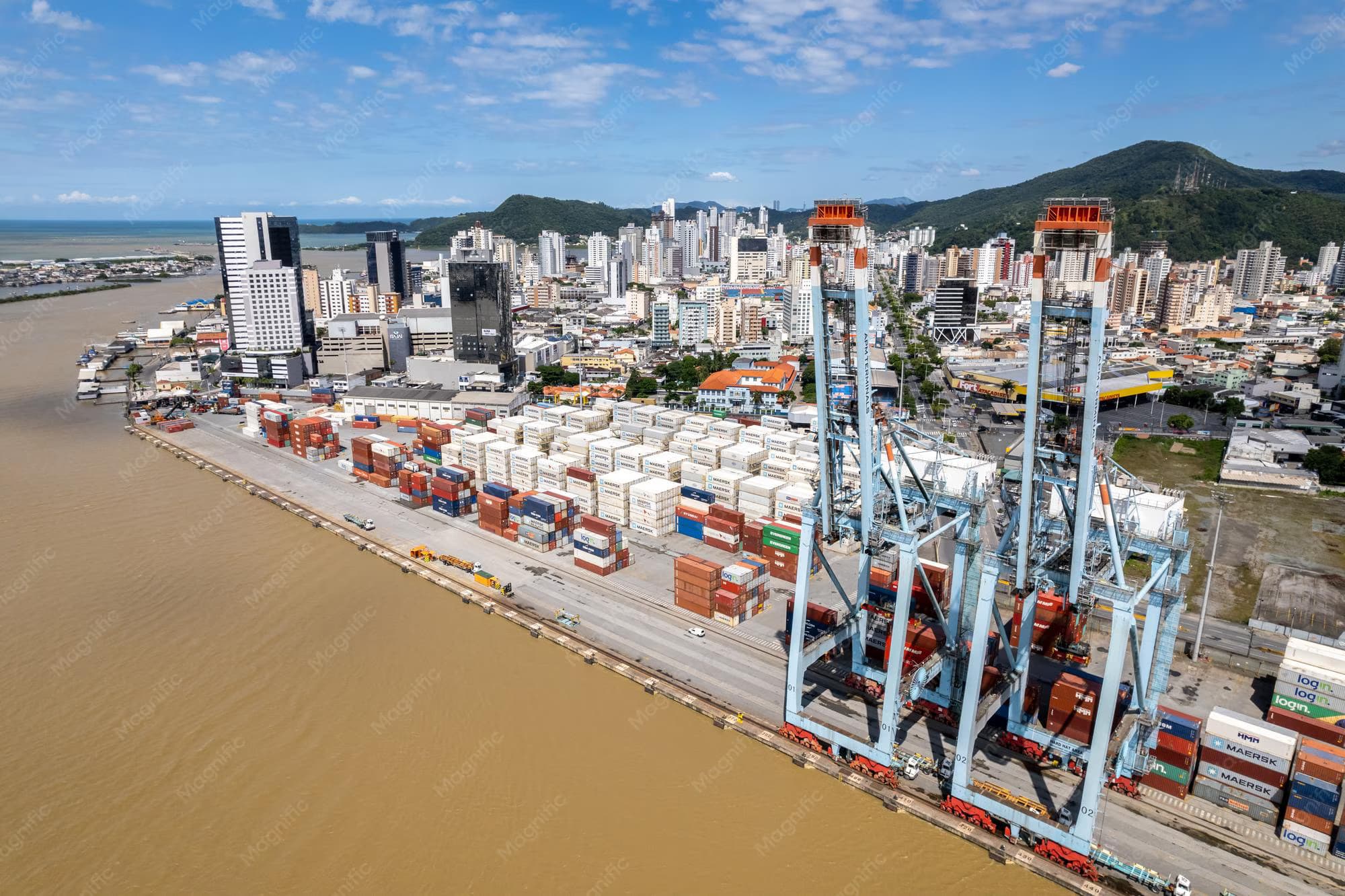 Vista aérea dos terminais portuários de Itajaí, Santa Catarina
